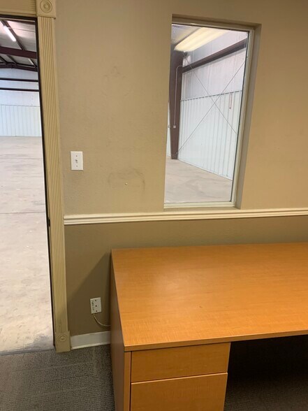 More Photos Of 12708 Montana Ave, El Paso Warehouse For Lease