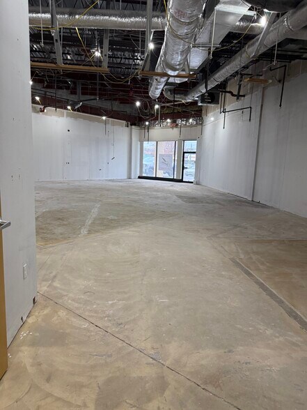 More Photos Of 4671-4697 Commercial Dr, New Hartford Storefront For Lease