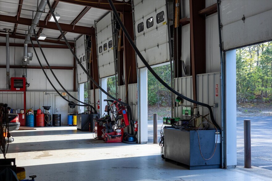 More Photos Of 7 Colonel Dr, Bourne Auto Repair For Sale