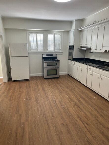 More Photos Of 1202 SE Broad St, Murfreesboro Office Residential For Lease