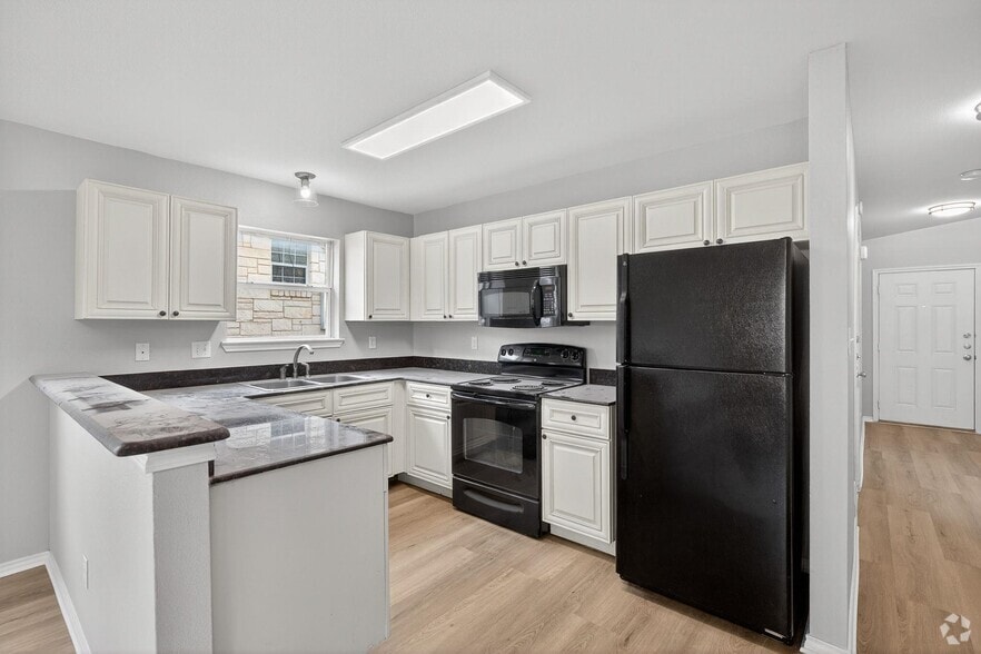 More Photos Of 1502 Claremont Cir, Marble Falls Apartments For Sale