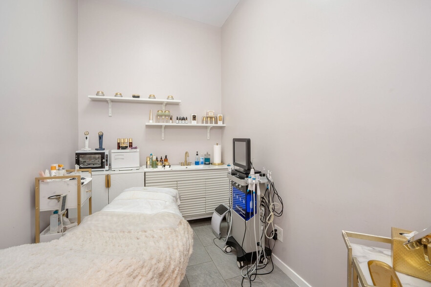 More Photos Of 224 Main St, Seal Beach Storefront For Sale