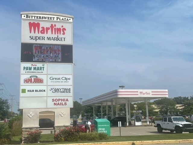 More Photos Of 306-338 N Bittersweet Rd, Mishawaka Supermarket For Lease