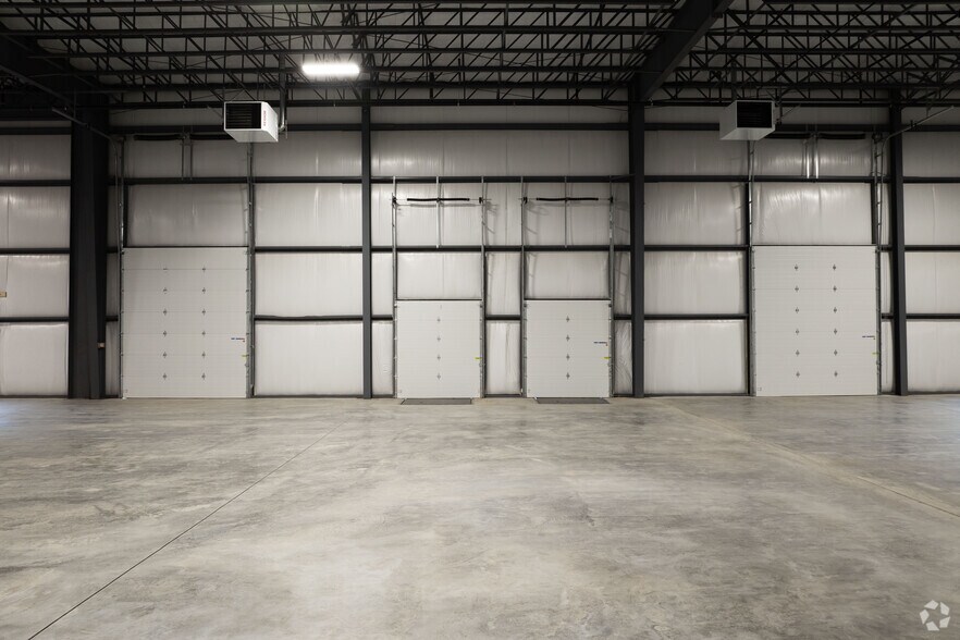 More Photos Of 113 Tabor Rd, Mechanicville Distribution For Sale