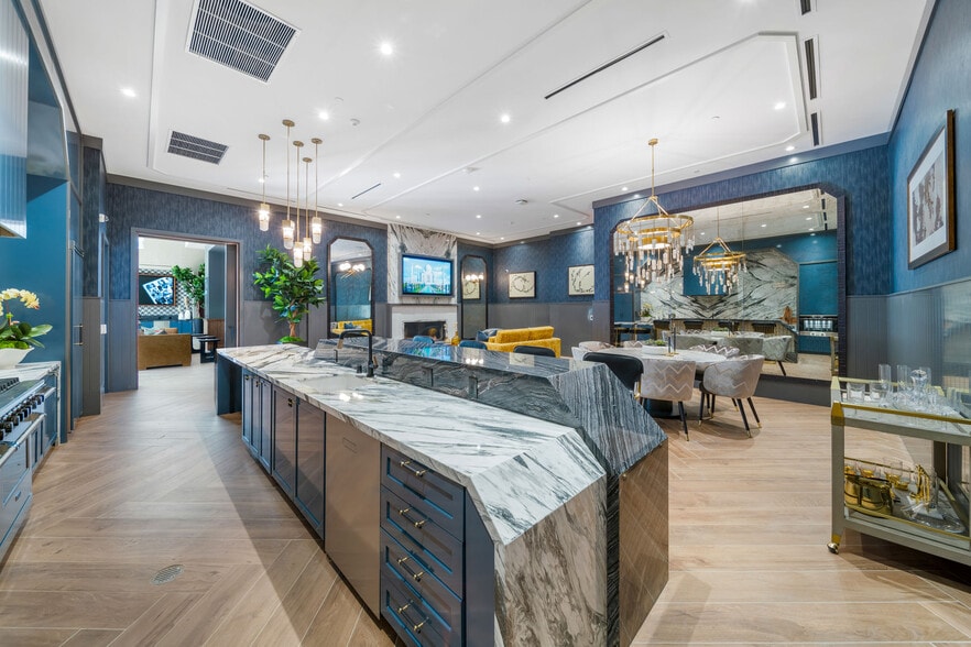 More Photos Of 585 Anton Blvd, Costa Mesa Apartments For Lease