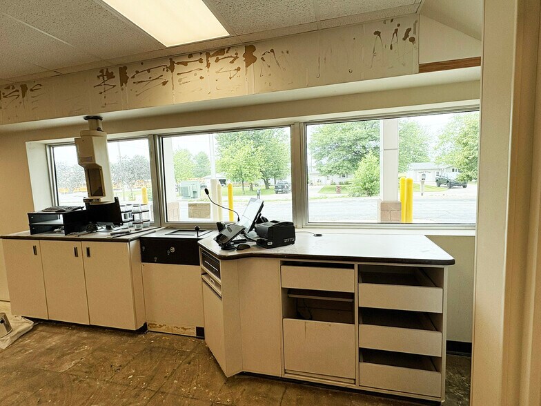 More Photos Of 1000 N Williams St, Paulding Drugstore For Sale