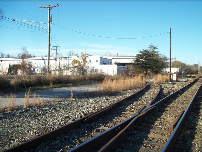 More Photos Of 8333 Zug Rd, Bowie Distribution For Sale