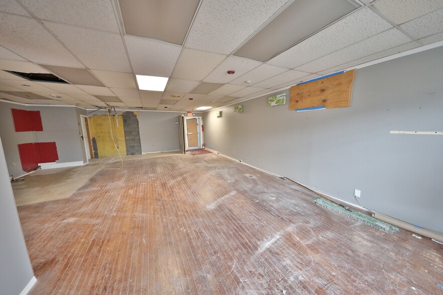 More Photos Of 301-303 S Salem St, Dover Freestanding For Lease