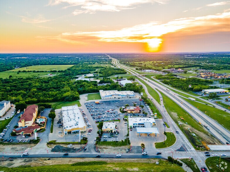 More Photos Of 2916 N US Highway 75, Sherman Storefront For Lease