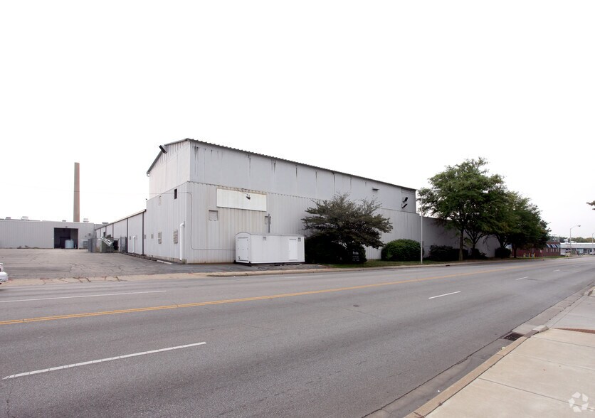 More Photos Of 2020 15th St, Columbus Manufacturing For Lease