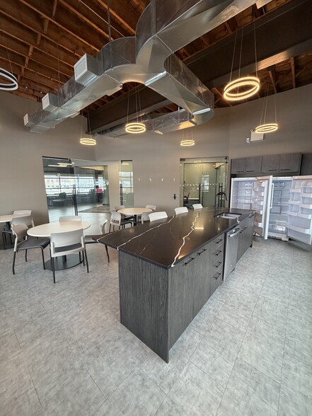 More Photos Of 1785 Walker Rd, Windsor Warehouse For Lease