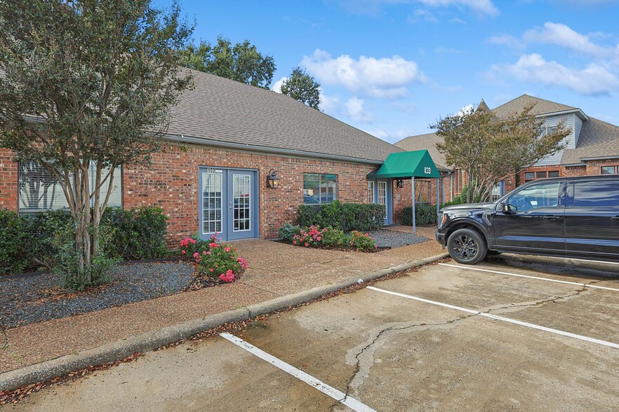 Primary Photo Of 522 S Edmonds Ln, Lewisville Office Residential For Lease