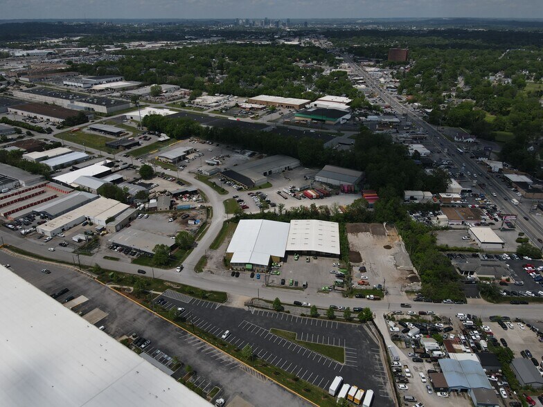 More Photos Of 410 McNally Dr, Nashville Warehouse For Lease