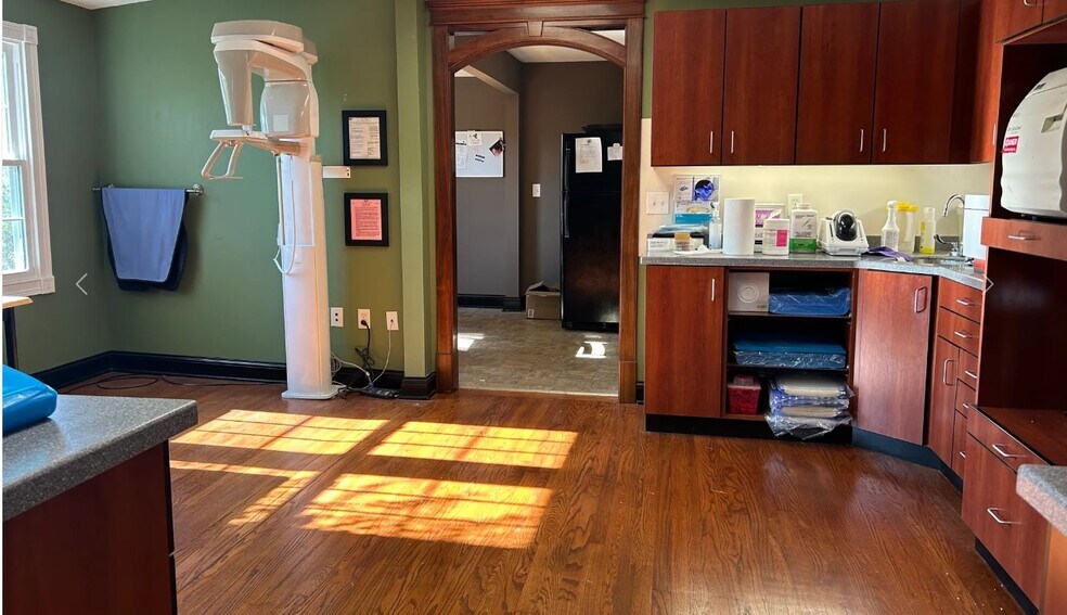 More Photos Of 1046 Veterans Memorial Hwy, Scottsville Office For Sale