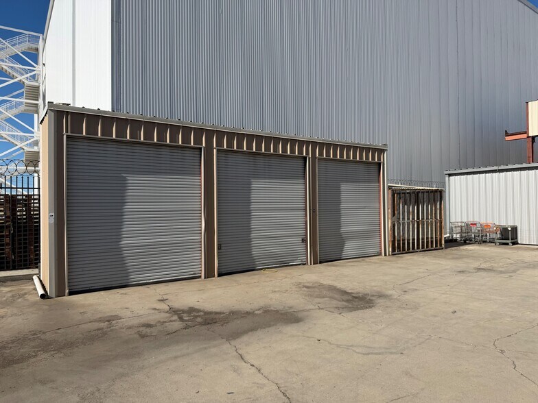 More Photos Of 2105 Edwards Ave, South El Monte Showroom For Lease