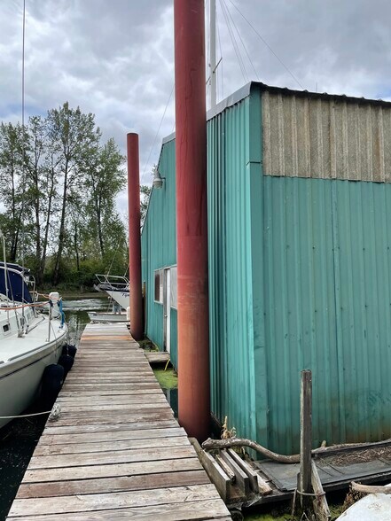 More Photos Of 10474 Highway 30, Clatskanie Marina For Sale