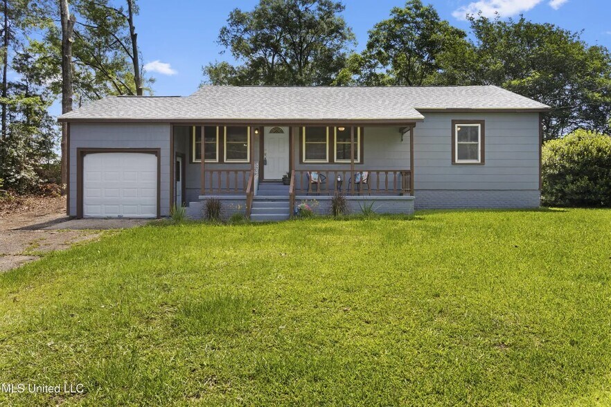 Primary Photo Of 221 Vardaman St N, Wiggins Freestanding For Sale