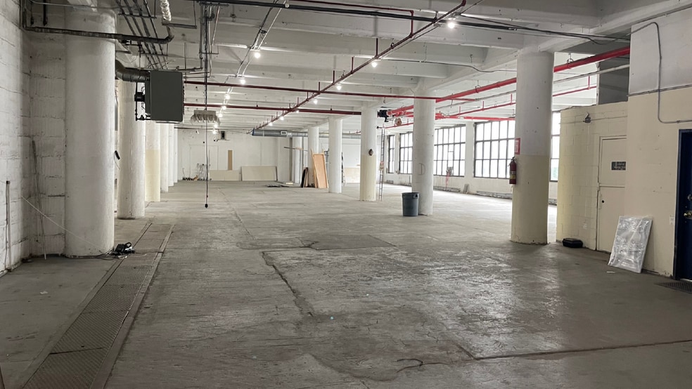 More Photos Of 47-32 Austell Pl, Long Island City Warehouse For Lease