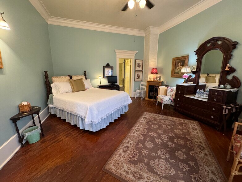 More Photos Of 224 W Chickasaw St, Tahlequah Hospitality For Sale