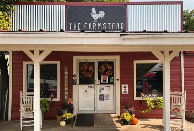 Primary Photo Of 117 S Franklin St, Colbert Restaurant For Sale