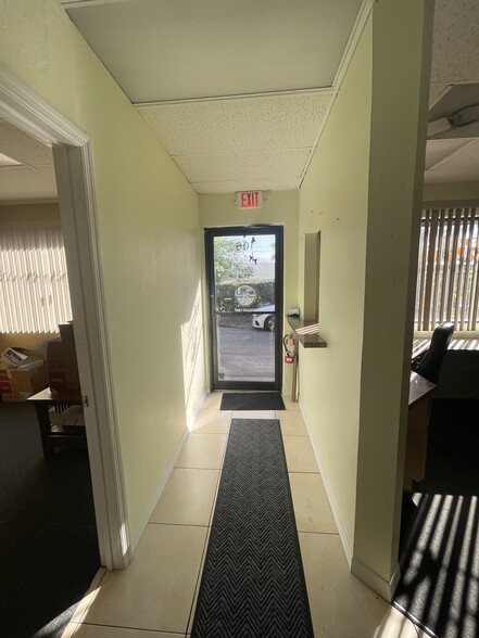 More Photos Of 960 Chalmer Dr, Marco Island Light Manufacturing For Sale