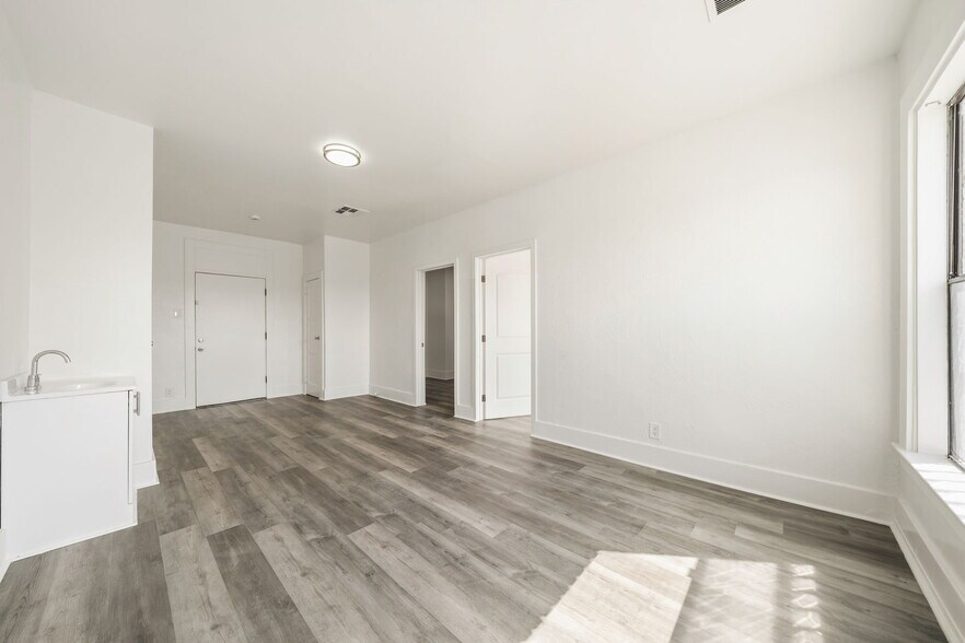 More Photos Of 800-808 N Avalon Blvd, Wilmington Storefront Retail Office For Lease