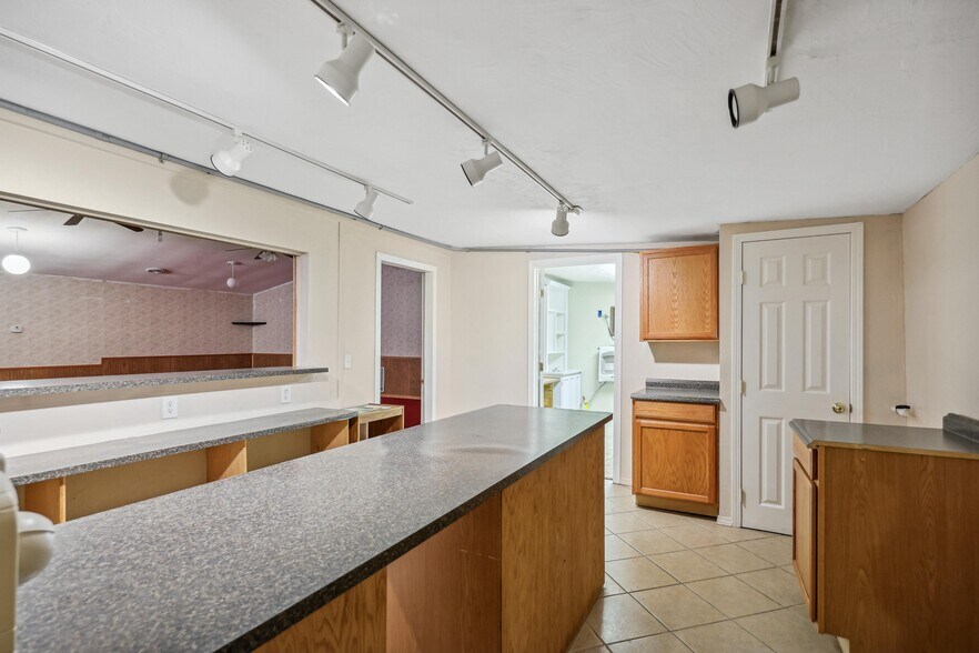 More Photos Of 13651 S 690 Rd, Wyandotte Specialty For Sale