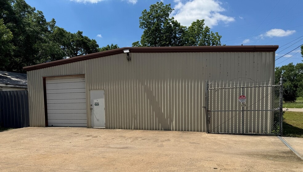 Primary Photo Of 1100 & 1104 Rock Island St, Dallas Warehouse For Lease