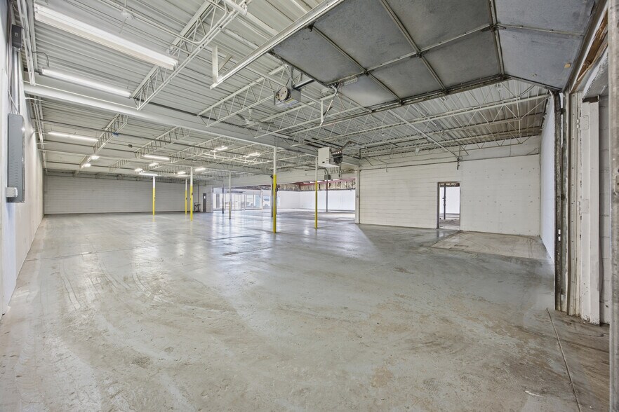 More Photos Of 3215 Main Ave, Fargo Storefront For Lease