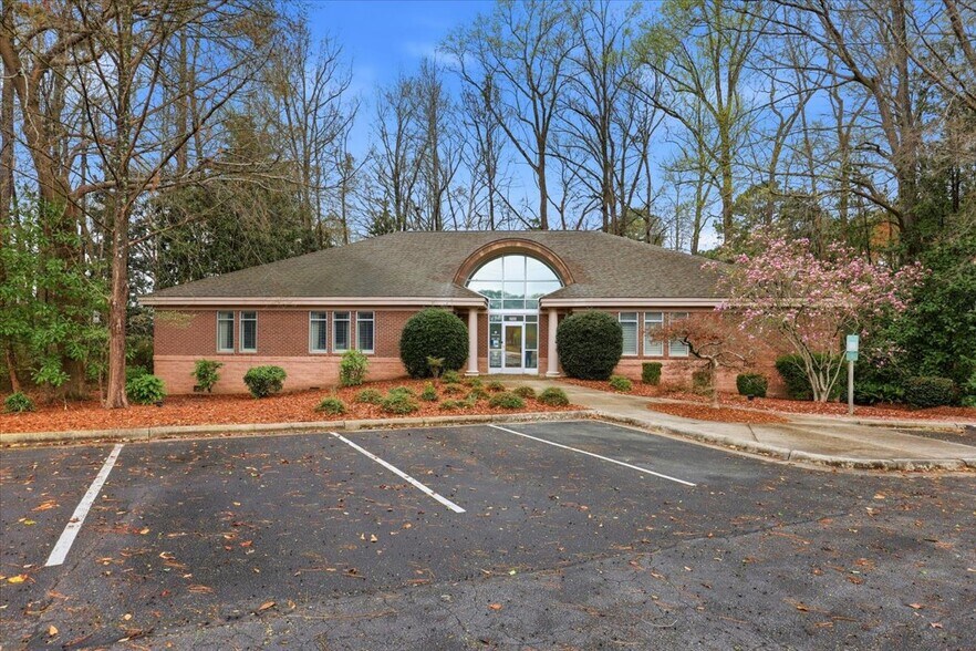 Primary Photo Of 2120 N Queen St, Kinston Office For Lease