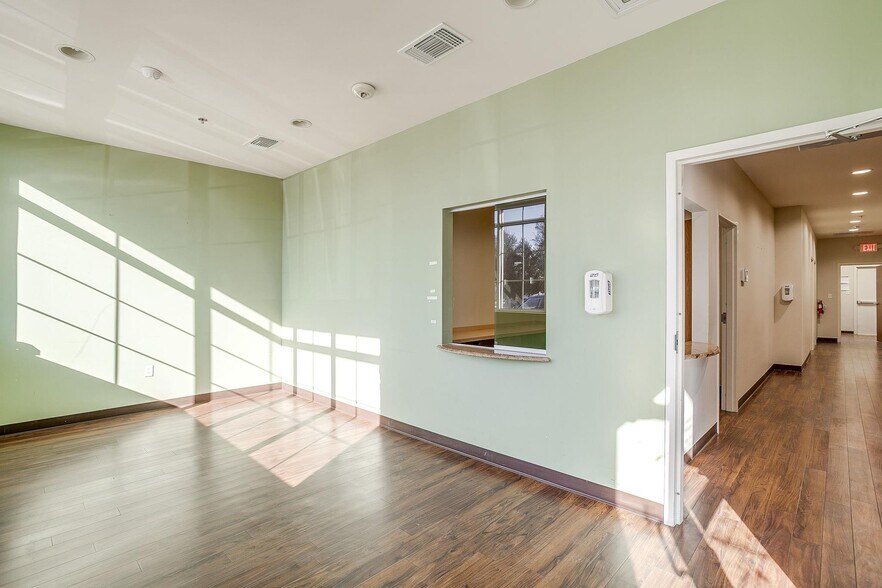 More Photos Of 1200 Crawford Ave, Granbury Medical For Lease