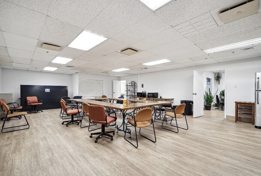 More Photos Of 3075 Rue Sainte-Catherine E, Montréal Warehouse For Lease