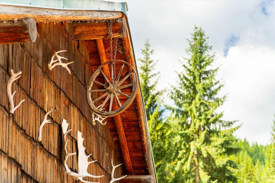 More Photos Of 7000 Graves Creek Rd, Lolo Bar For Sale