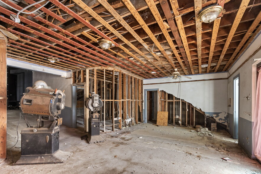 More Photos Of 719 Walnut St, Columbus Movie Theatre For Sale