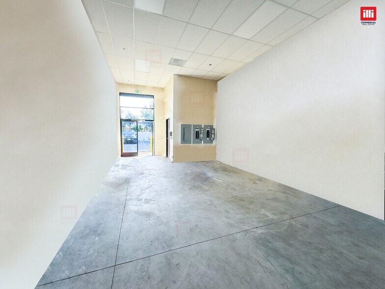 More Photos Of 10700 Balboa Blvd, Granada Hills Storefront For Lease