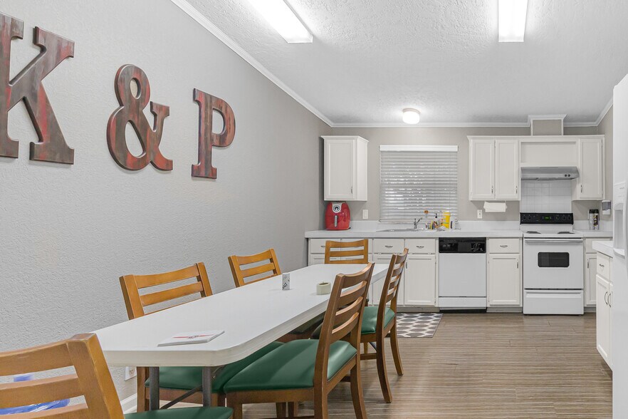 More Photos Of 9949 Clodine Rd, Richmond Office For Sale