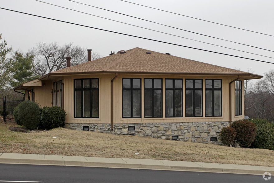 More Photos Of 628 W Due West Ave, Madison Medical For Sale