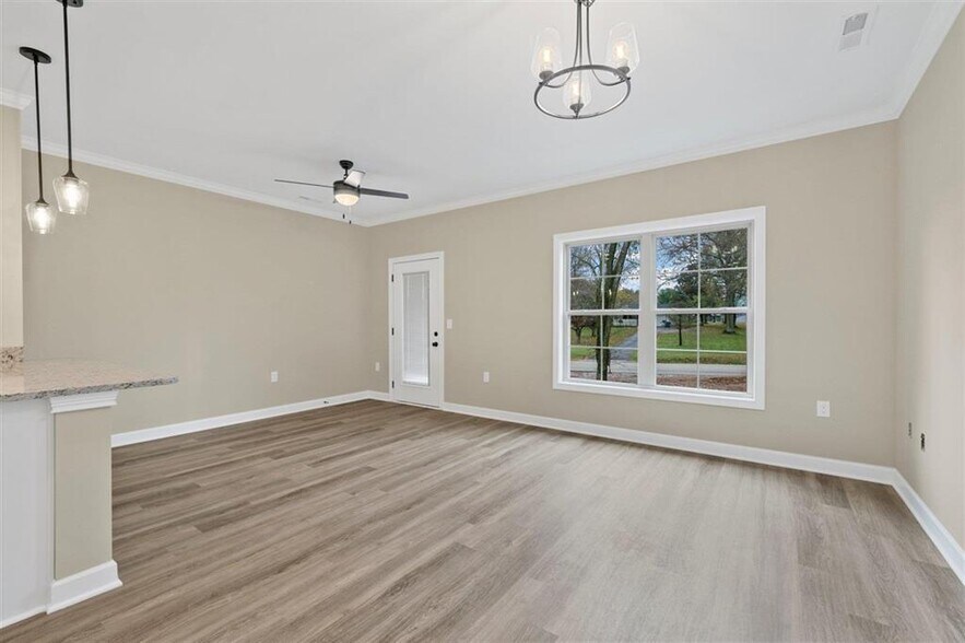 More Photos Of 721 Plano Rd, Bowling Green Apartments For Sale