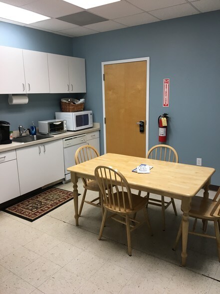 More Photos Of 1634 White Cir, Marietta Light Distribution For Sale