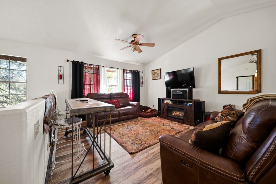 More Photos Of 2089 E White Mountain Blvd, Pinetop Hotel For Sale