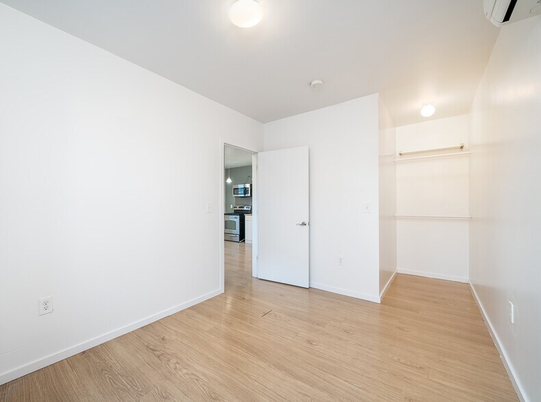 More Photos Of 4701-4705 Park Ave, Union City Apartments For Sale