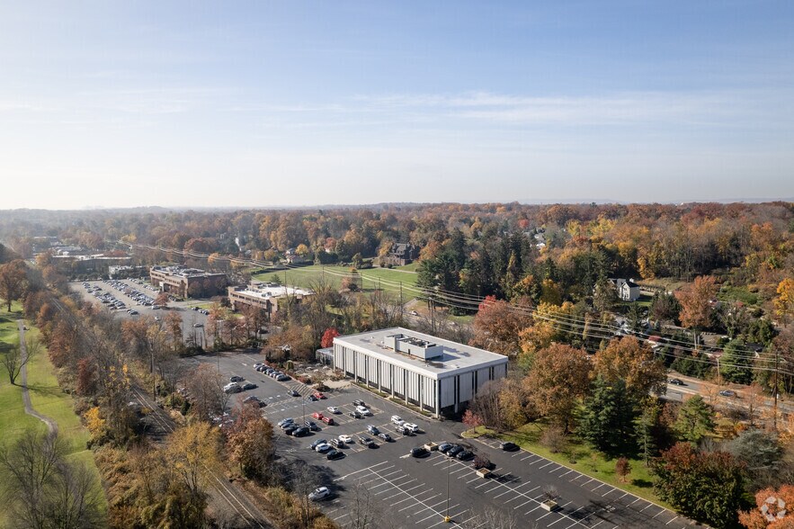 More Photos Of 700 Kinderkamack Rd, Oradell Office For Lease