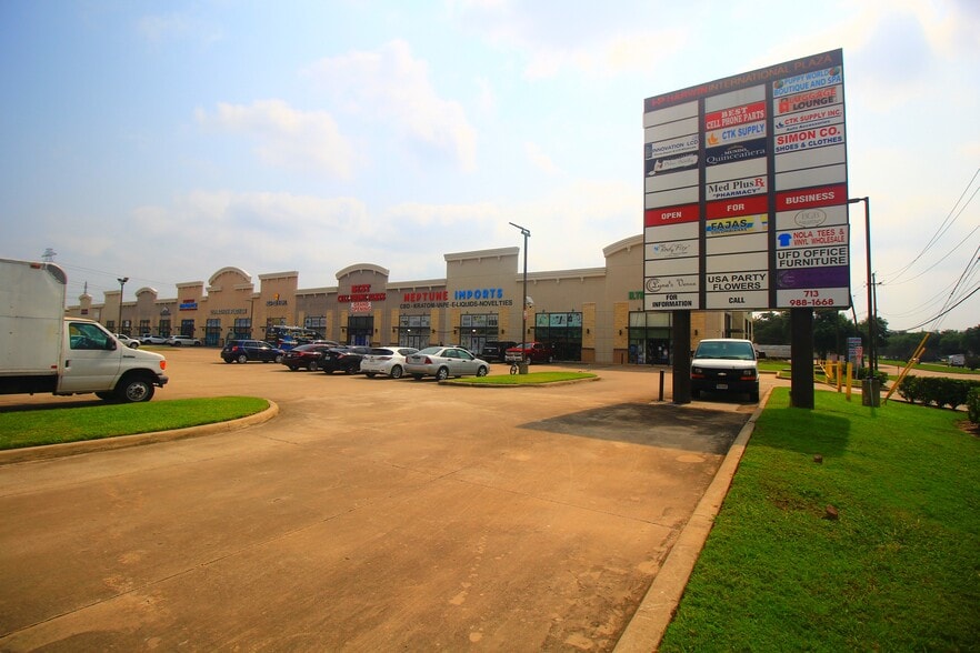 More Photos Of 7636 Harwin Dr, Houston Storefront For Sale