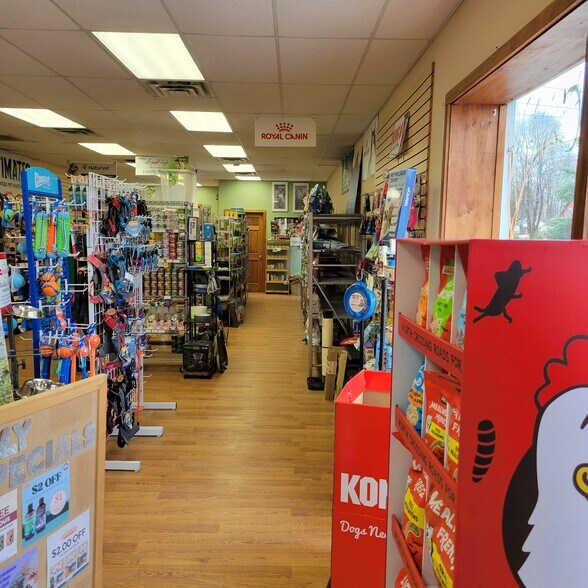 More Photos Of 609 Route 208, Gardiner General Retail For Sale