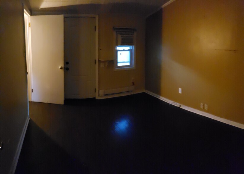 More Photos Of 1303 Veterans Hwy, Bristol Office For Sale