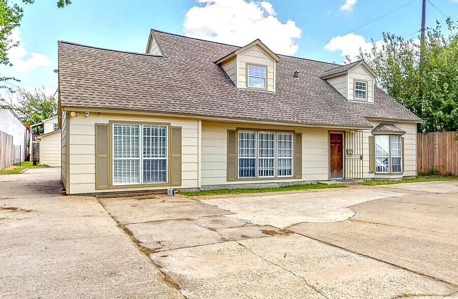 More Photos Of 5710 Edgemoor Dr, Houston Specialty For Sale