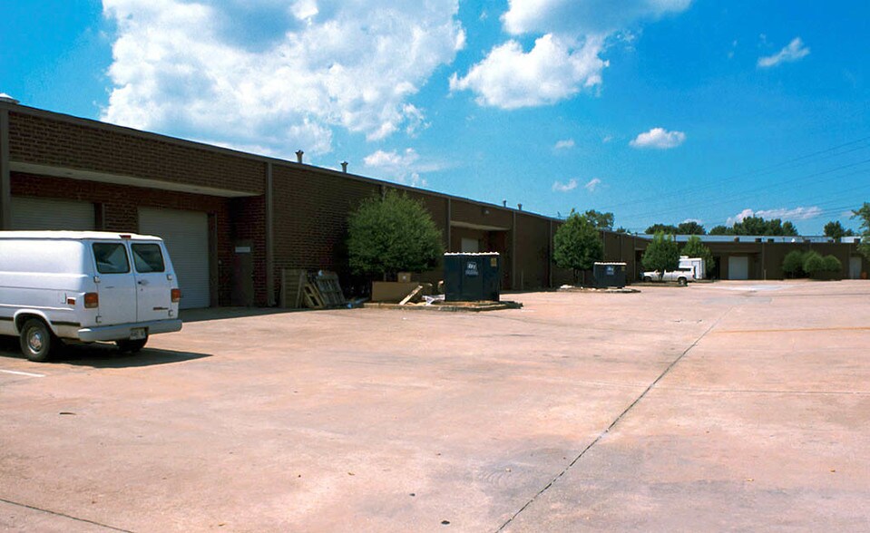 More Photos Of 6621 Bay Cir, Peachtree Corners Light Distribution For Lease