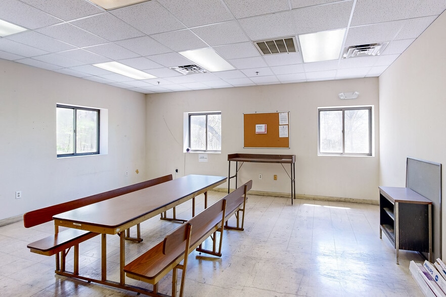 More Photos Of 1 Nablus Rd, Wakefield Distribution For Lease