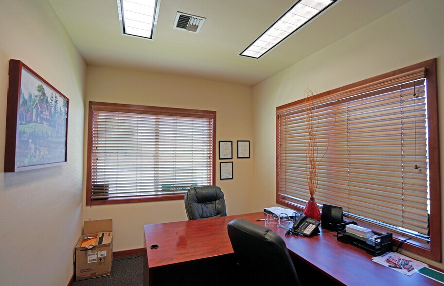 More Photos Of 3907 Creekside Loop, Yakima Office For Lease