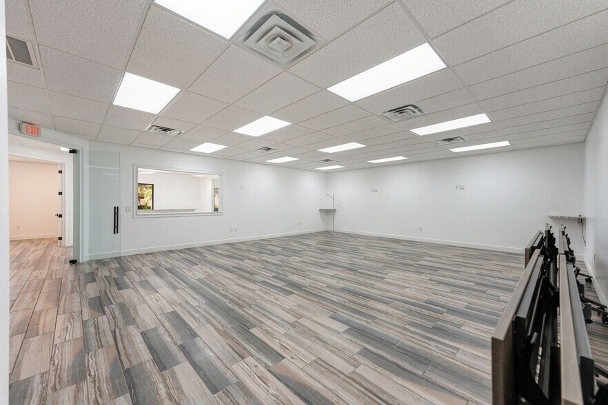 More Photos Of 3911 Golf Park Loop, Bradenton Office For Sale